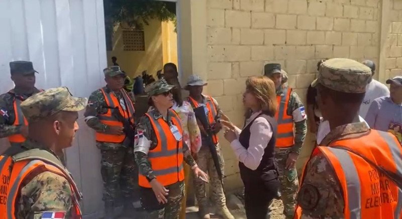 Se registra incidente con policía militar electoral y exsenadora Sonia Mateo en Dajabón