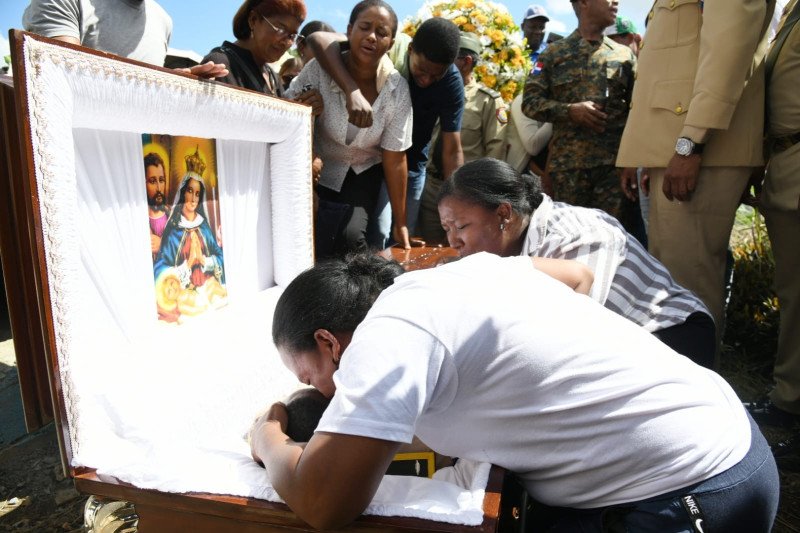 Honores Militares al despedir un servidor de la Patria