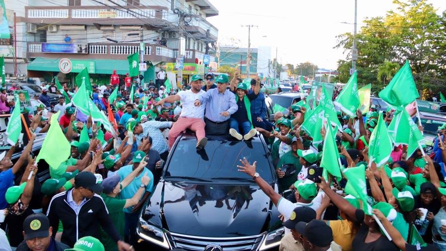 Leonel se moviliza en Pedro Brand en apoyo a candidatos de la FP y aliados