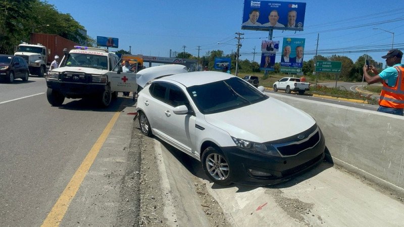 Accidente en Santiago deja tres heridos