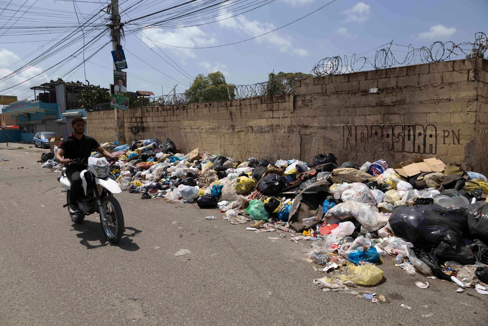  Queman la basura porque no la recogen