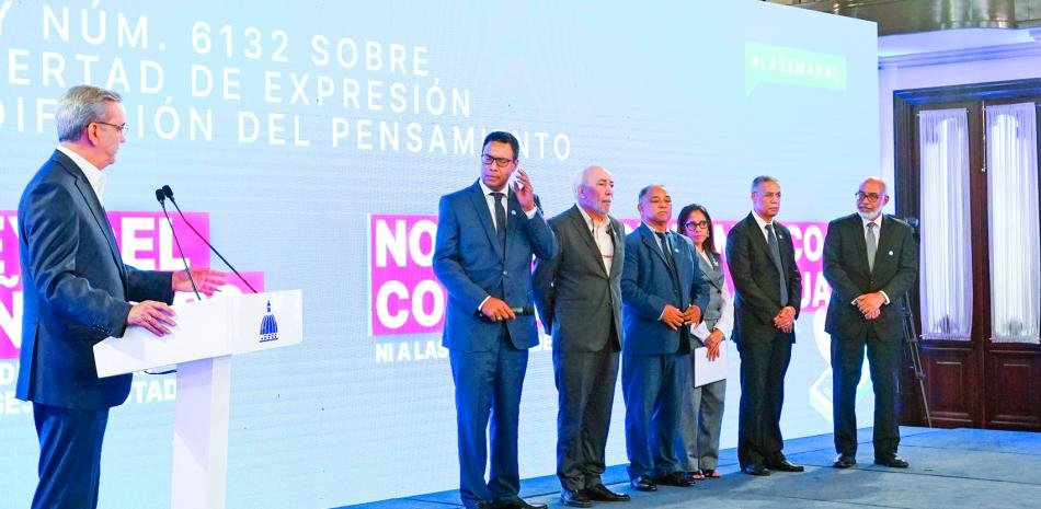 Presenta proyecto de ley de libertad de expresión