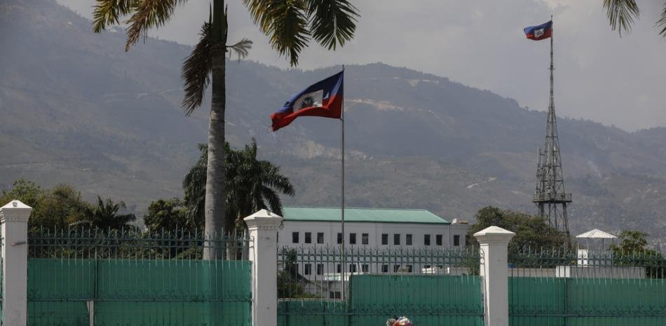 Hombres armados atacan el Palacio de Gobierno haitiano