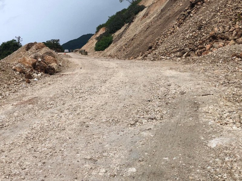 Transito cerrado en carretera   Barahona Pedernales por las lluvias