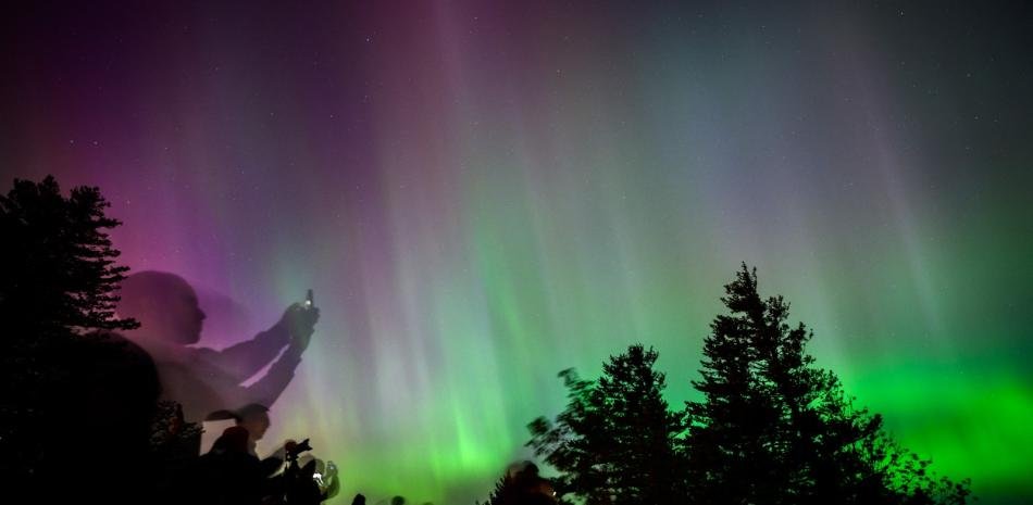 Espectaculares auroras polares por tormenta solar ayer