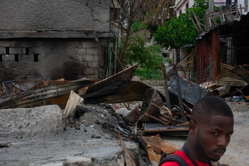 Pandillas queman varias casas en Puerto Príncipe