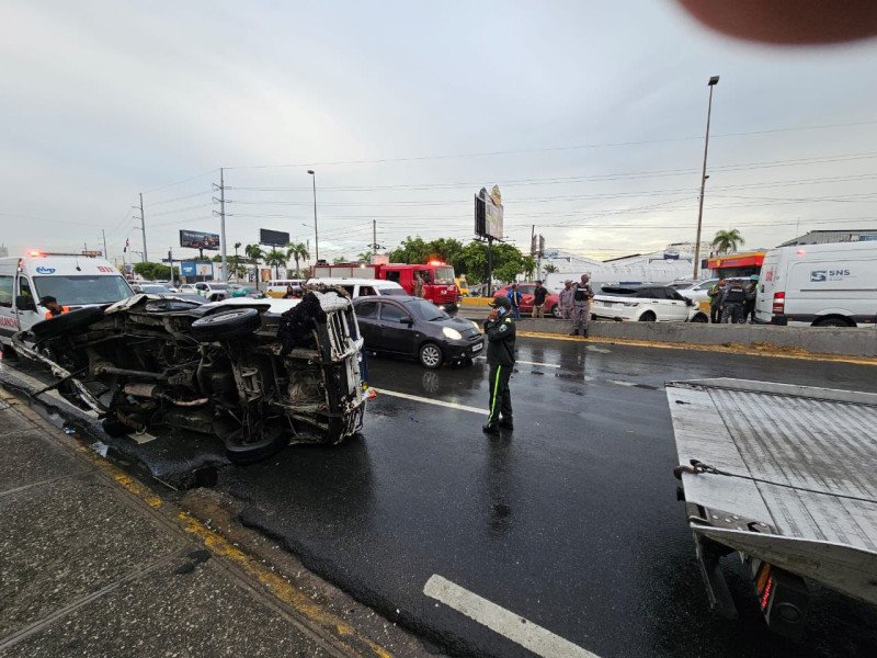 El 911Traslada a distintos centros a cuatro lesionados en accidente de la John F. Kennedy