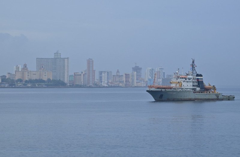 Atracan a puerto habanero barco y submarino nuclear de la Marina de Guerra rusa