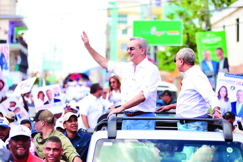 Reportan 777 millones de pesos en la campaña presidencial pasada