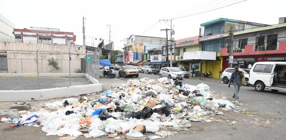 Cuatro barrios del Distrito Nacional están agobiados por la basura