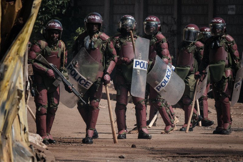 Salen de Kenia 400 policías ante inminente partida hacia Haití