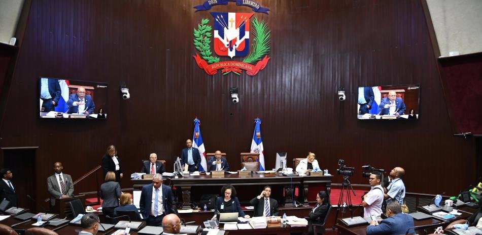 Diputados aprueban préstamos por 485 millones de dólares