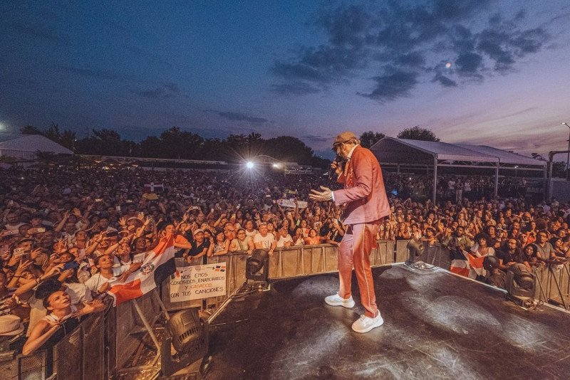 Guerra en Málaga «un baño de bilirrubina» en su primer concierto en España