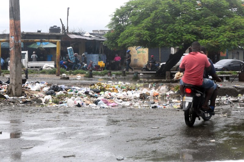 Que «Mercado Nuevo» que esta sucio, calles podridas, lodo y mal olor…