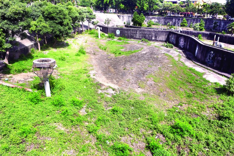 Están limpiando el parque Núñez de Cáceres