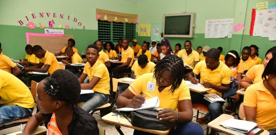 Aseguran cupos para alumnos haitianos en aulas de Santiago