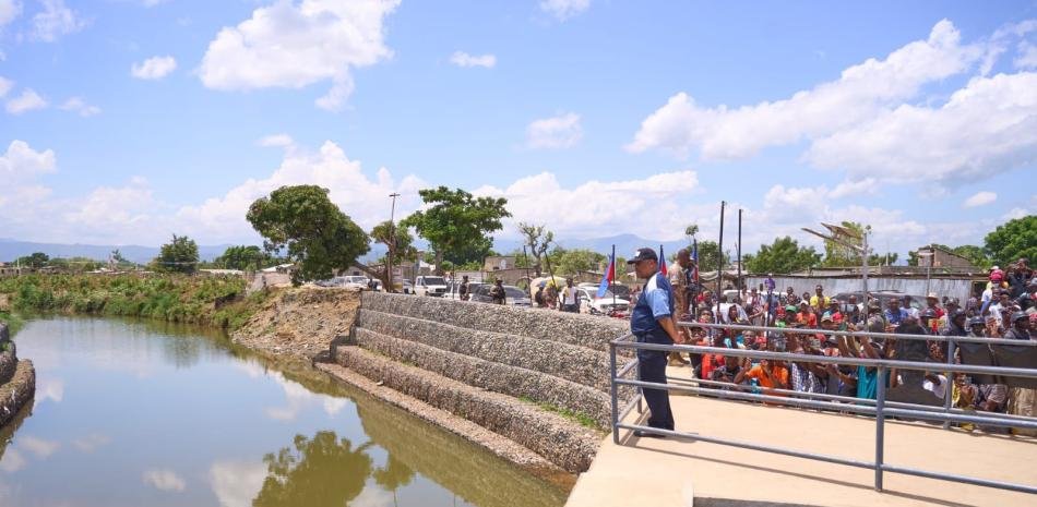 Primer ministro haitiano visita canal de río Masacre