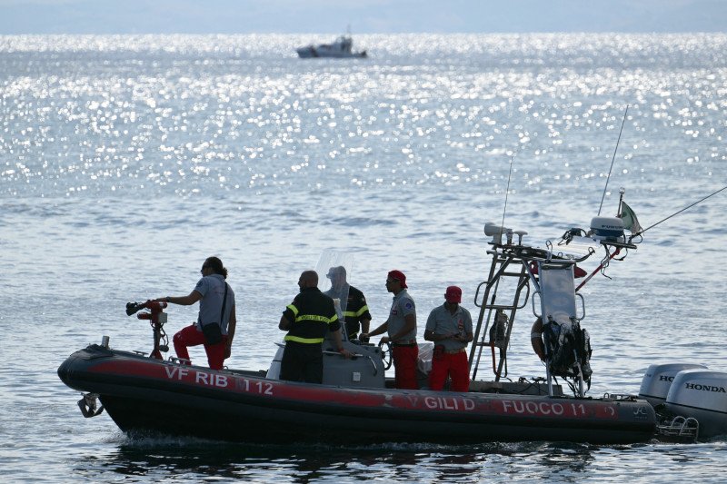 Cinco cuerpos más del naufragio en Italia del Yate de Mike Lynch