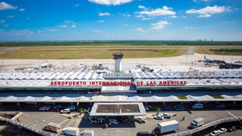 Edmundo González hizo escala en aeropuerto de Las Américas en Avión militar