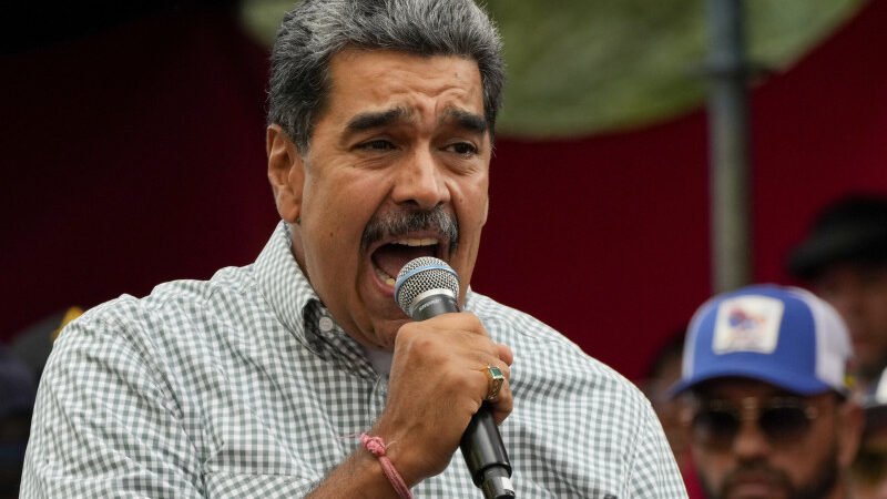 Nicolás Maduro critica a Luis Abinader por la confiscación de avión venezolano en República Dominicana