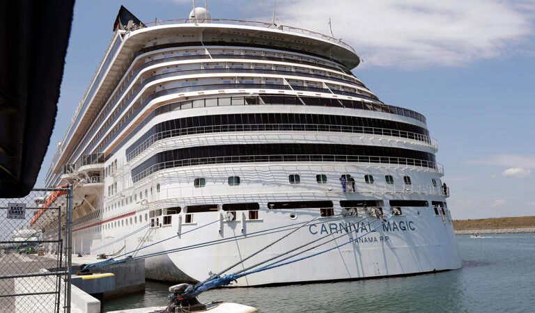 Un crucero chocó contra un iceberg como aquella vez el Titanic