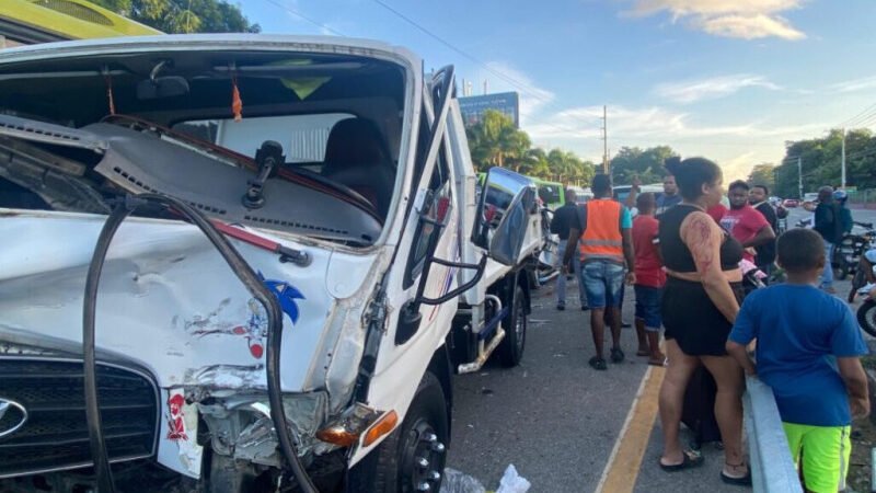 Siguen los accidentes provocando tragedias en las carreteras del país