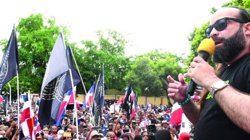 Repudian marcha en frente al Palacio de masiva migración haitiana