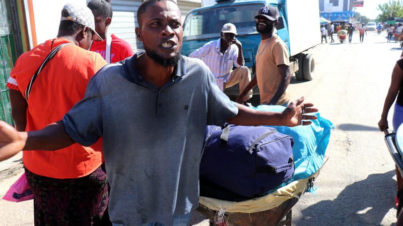 Haitianos salen voluntaria de la República Dominicana