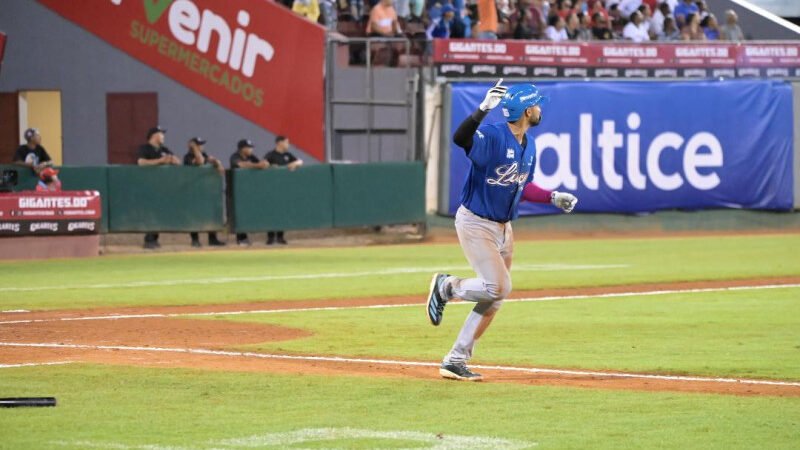 Primer triunfo de los Tigres del Licey