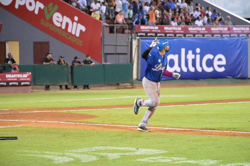 Primer triunfo de los Tigres del Licey