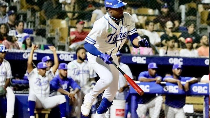 Los Toros son los más viejos, Licey el más joven