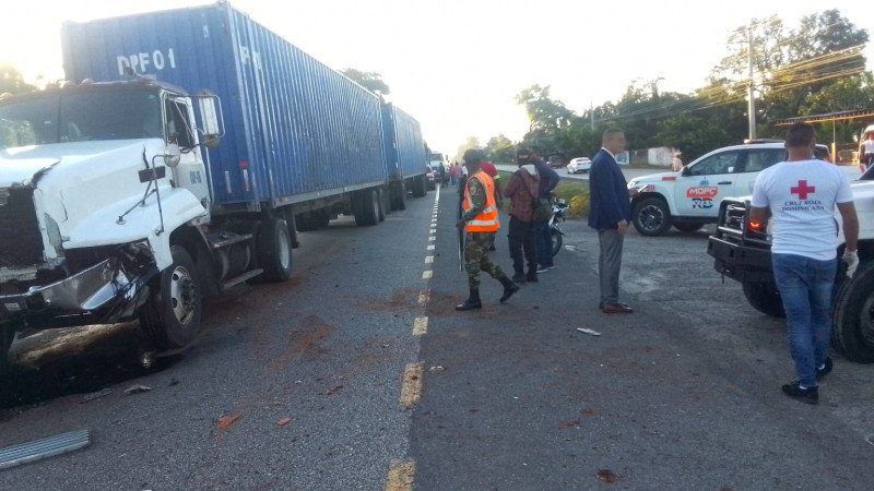 Cinco vehículos, entre ellos un autobús y una patana en accidente de tránsito múltiple