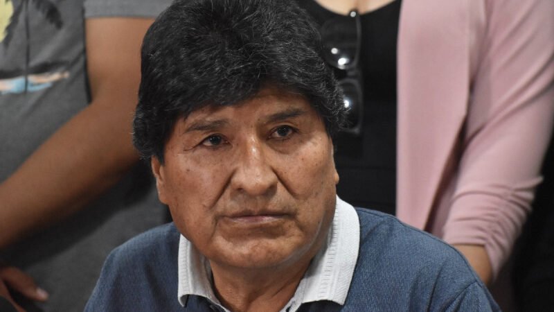 Detienen a padre de menor supuestamente abusada por Evo Morales