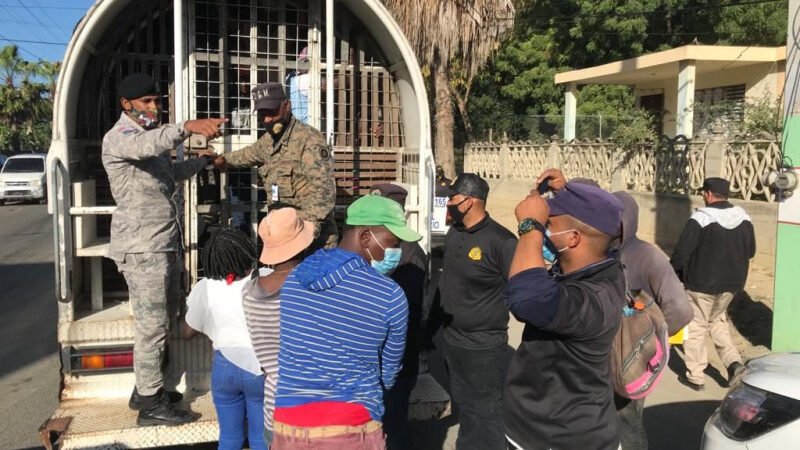 Inician la repatriación de haitianos a “gran escala”