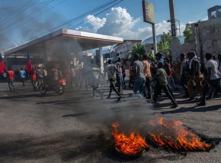 Por la violencia de pandillas, huyen más de mil personas de Puerto Príncipe, dice la ONU