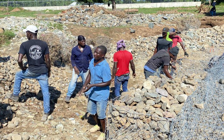 Repararan muro de gaviones del canal afectado por crecida del río Masacre