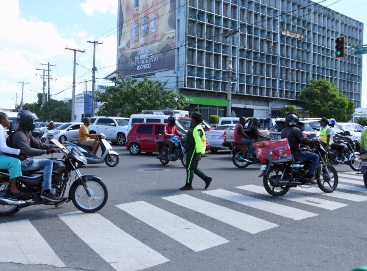 Se complica cada día más y más de lo necesario el tránsito en el Distrito Nacional