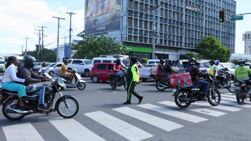 Se complica cada día más y más de lo necesario el tránsito en el Distrito Nacional