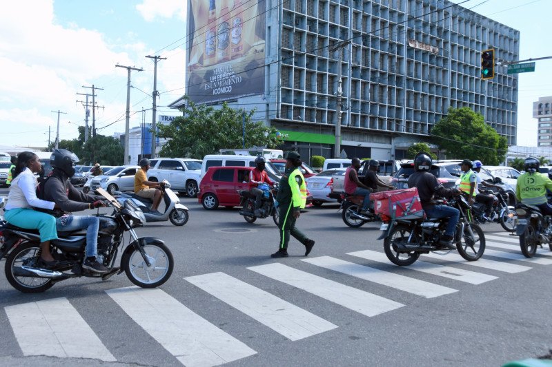 Se complica cada día más y más de lo necesario el tránsito en el Distrito Nacional