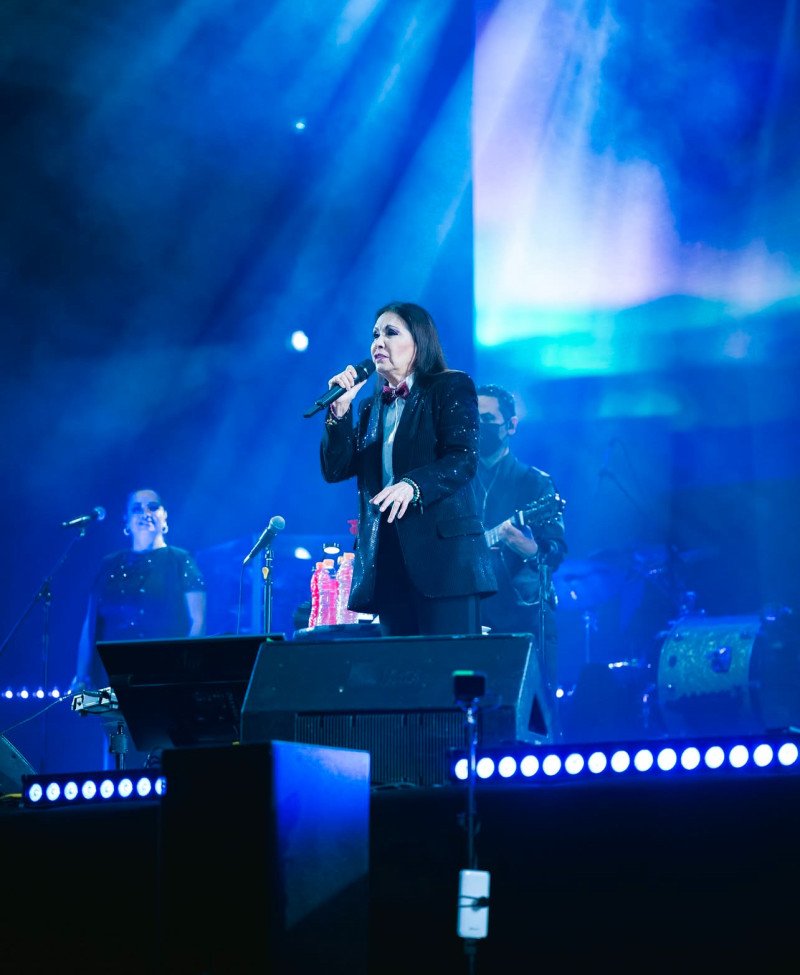 Ana Gabriel presentó en el Estadio Olímpico su gira «Un deseo más»