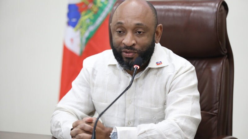 Ministro de Salud de Haitiano destituido después del brutal ataque de pandillas a un hospital