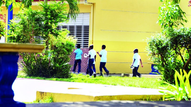 Alumna que habría sido violada por profesores en escuela de San Pero de Macorís no asiste a clases