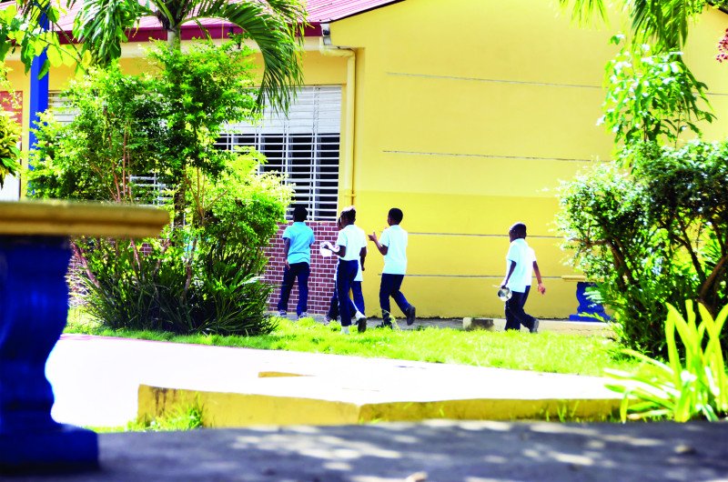 Alumna que habría sido violada por profesores en escuela de San Pero de Macorís no asiste a clases