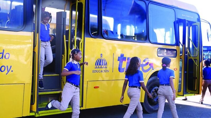 Servicio de transporte escolar Trae llega a las provincias Duarte, La Vega y Espaillat