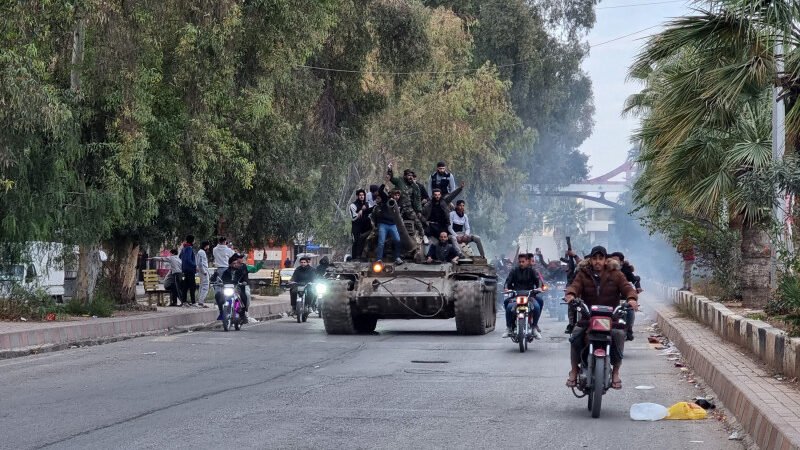 El pánico en la capital de siria ante el avance inminente de los rebeldes