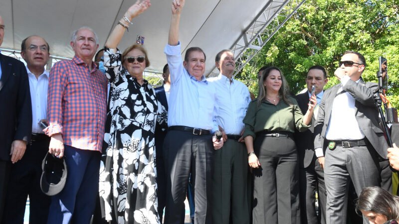 González llega a Santo Domingo