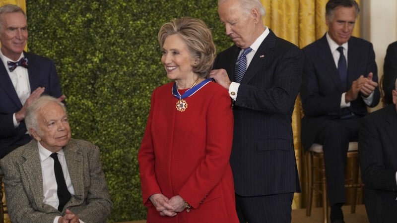 Los galardonados por Biden con la Medalla de la libertad: Messi, Hillary Clinton, Denzel Washington