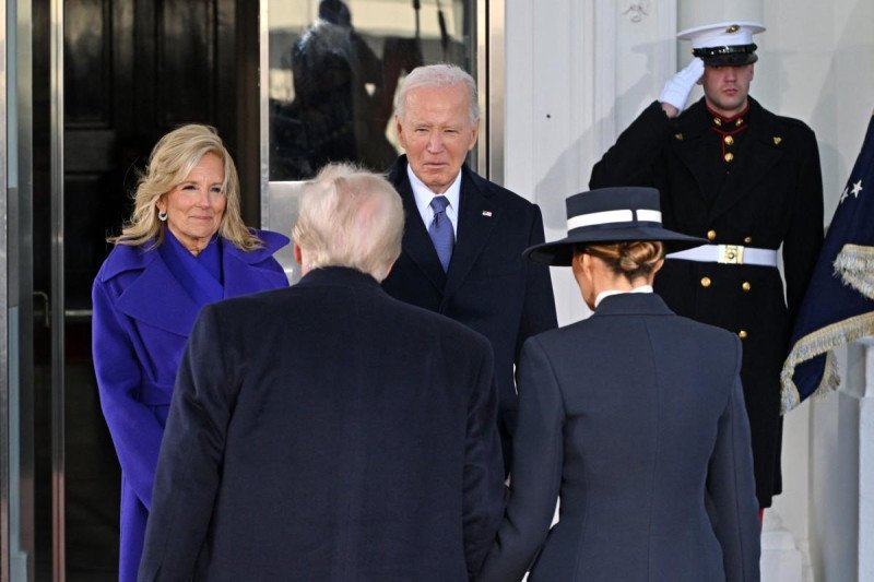 Biden a Trump en la puerta de la Casa Blanca: «Bienvenido a casa»