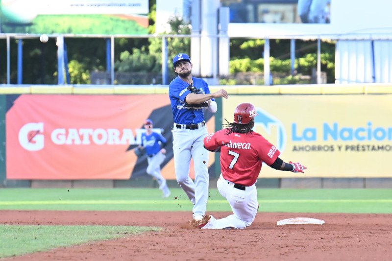 Licey repite alineación, Escogido sin Siri ni Lake, pero con el regreso de Erik González