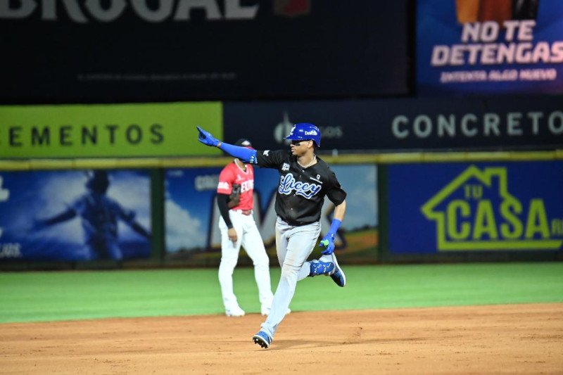 Alcántara y Adames lideran remontada del Licey sobre Escogido